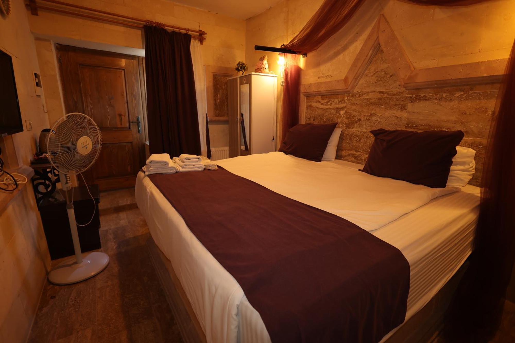 Lucky Luke Stone House Apartment Goreme Bagian luar foto