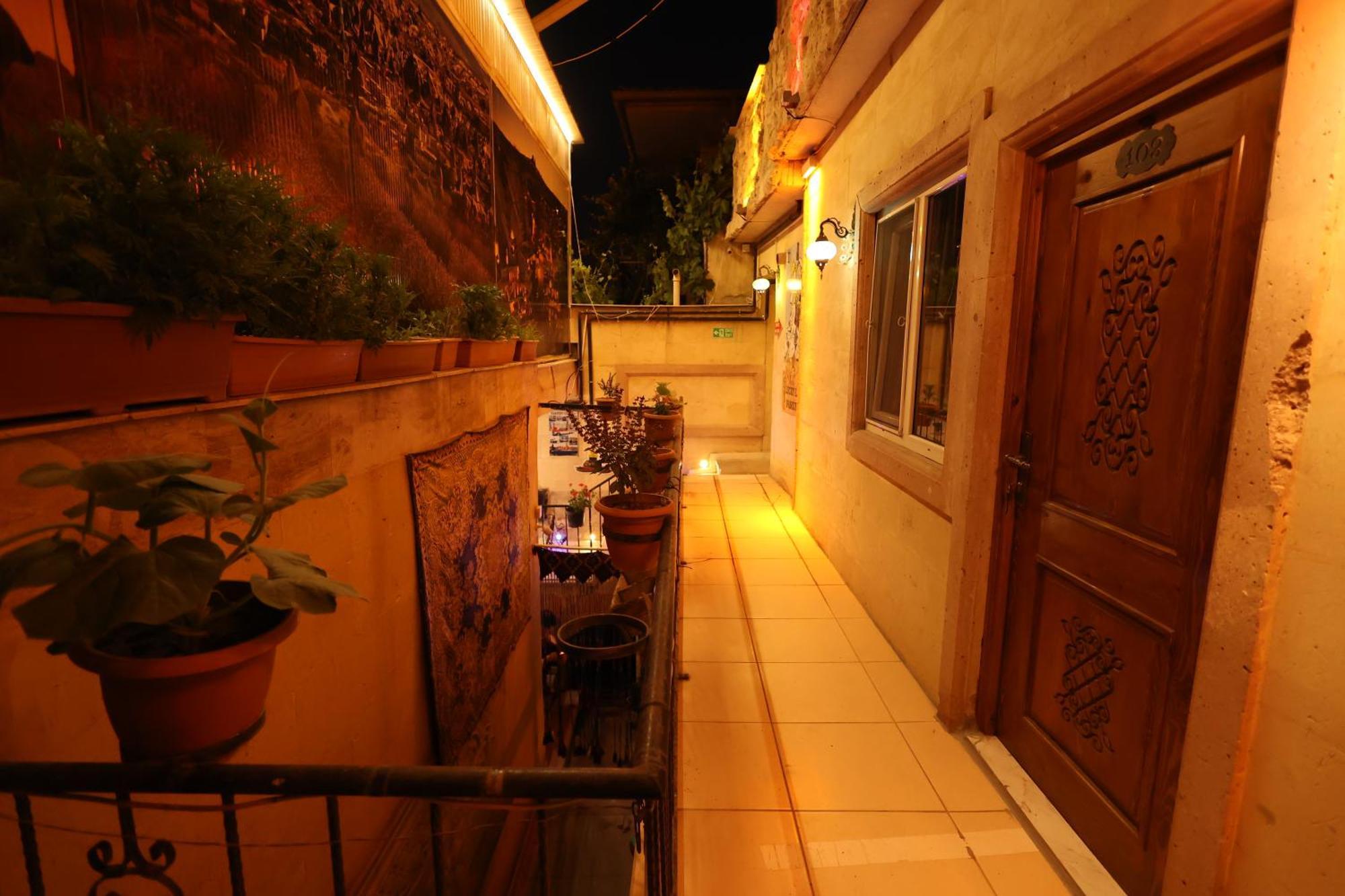 Lucky Luke Stone House Apartment Goreme Bagian luar foto