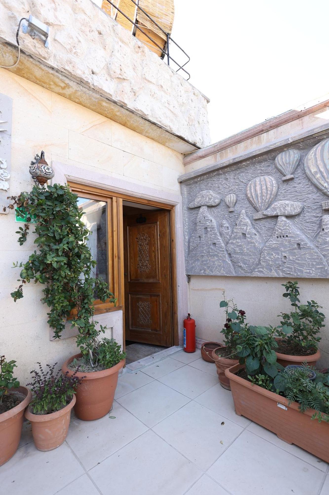 Lucky Luke Stone House Apartment Goreme Bagian luar foto