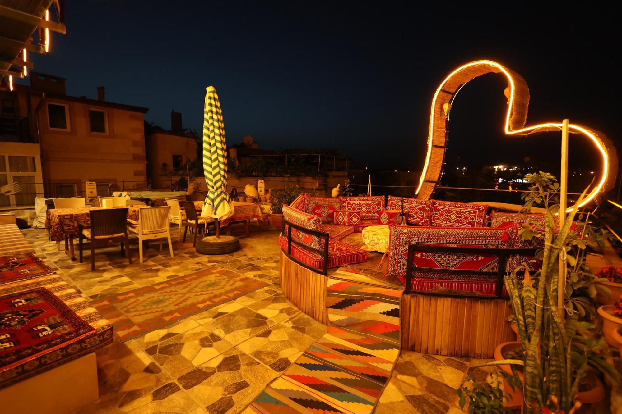 Lucky Luke Stone House Apartment Goreme Bagian luar foto