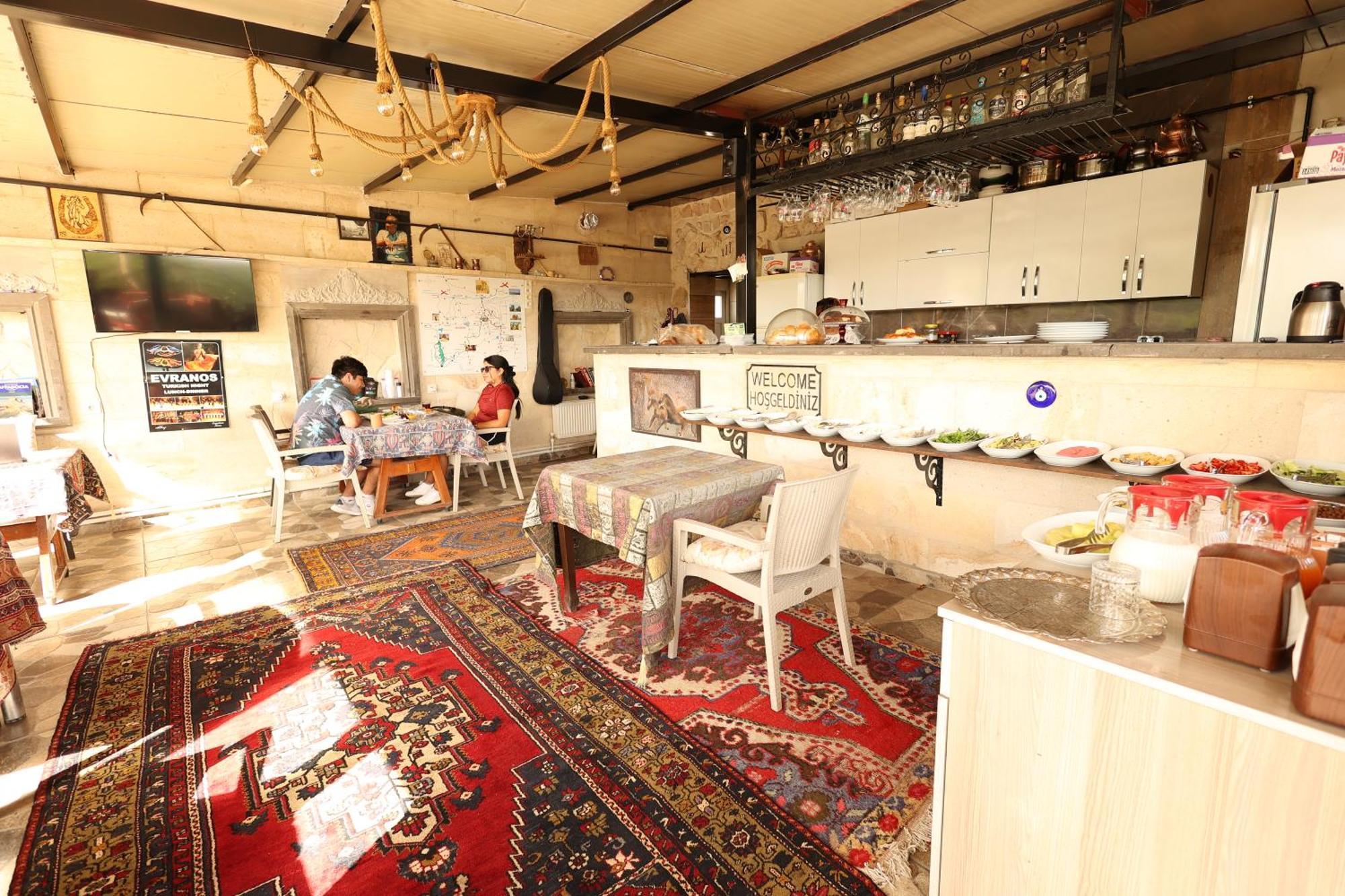 Lucky Luke Stone House Apartment Goreme Bagian luar foto