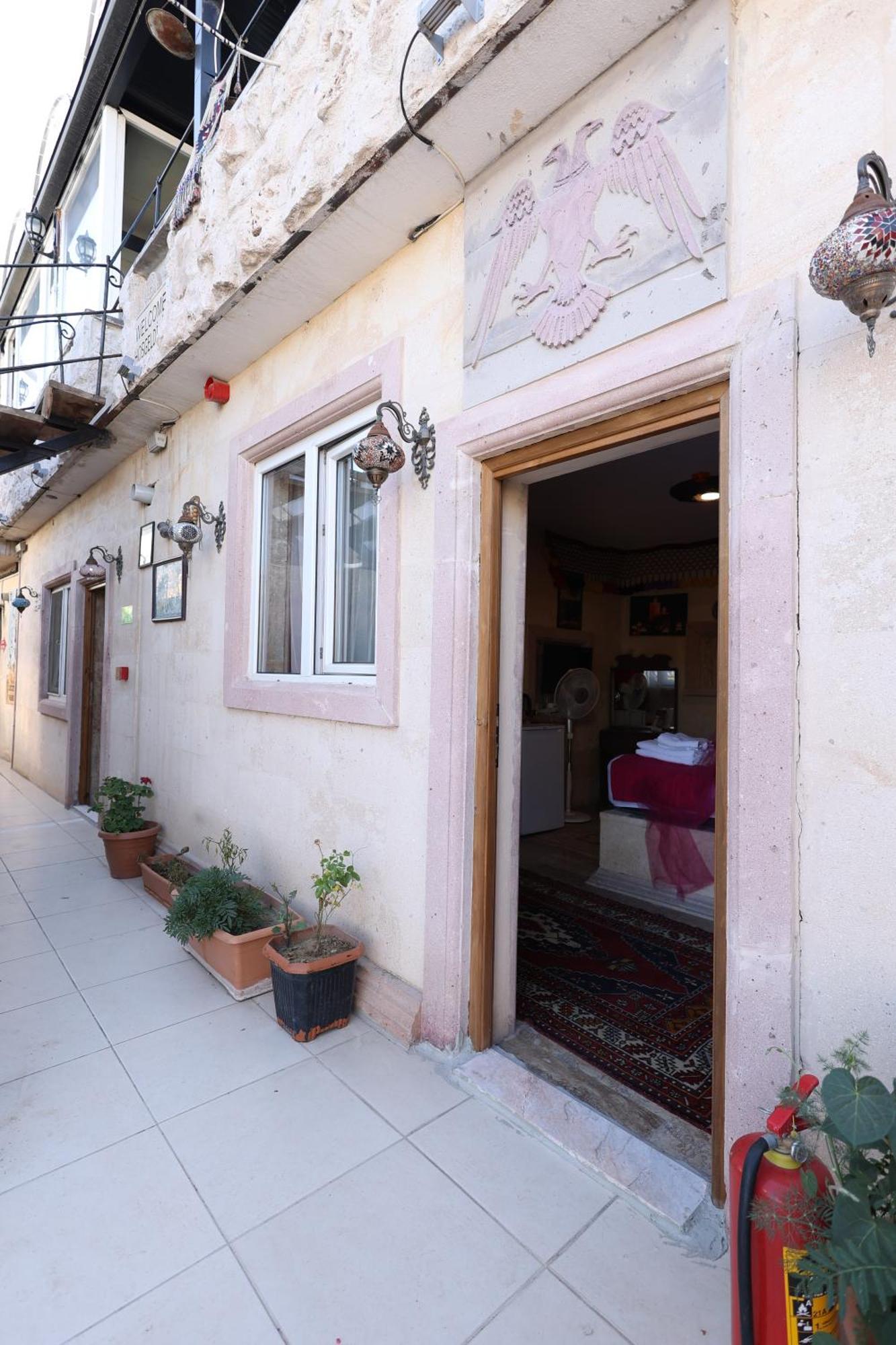 Lucky Luke Stone House Apartment Goreme Bagian luar foto